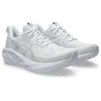 ASICS Novablast 5 Blanc-Gris / White-Piedmont Grey — vue avant extérieure (1011B974-100)