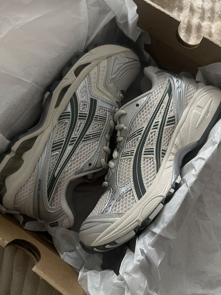 ASICS GEL-Kayano 14 – Baskets rétro unisexes porté par la communauté Nexita
