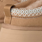 UGG Tazz II Femme – Sable & Beige – detail galon